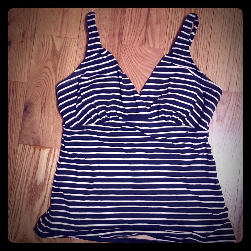 (Sale 4/$20) Garnet Hill Tankini Top.